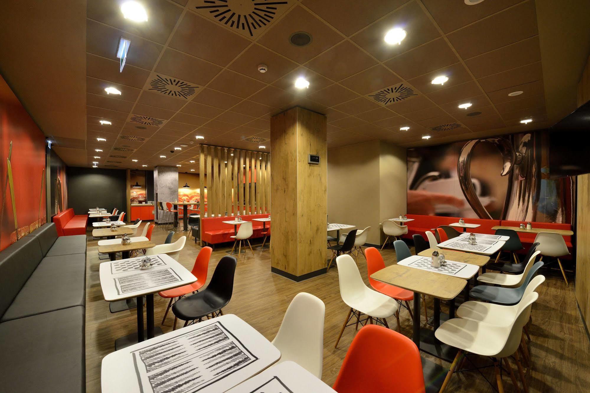 Ibis Hotel 3*