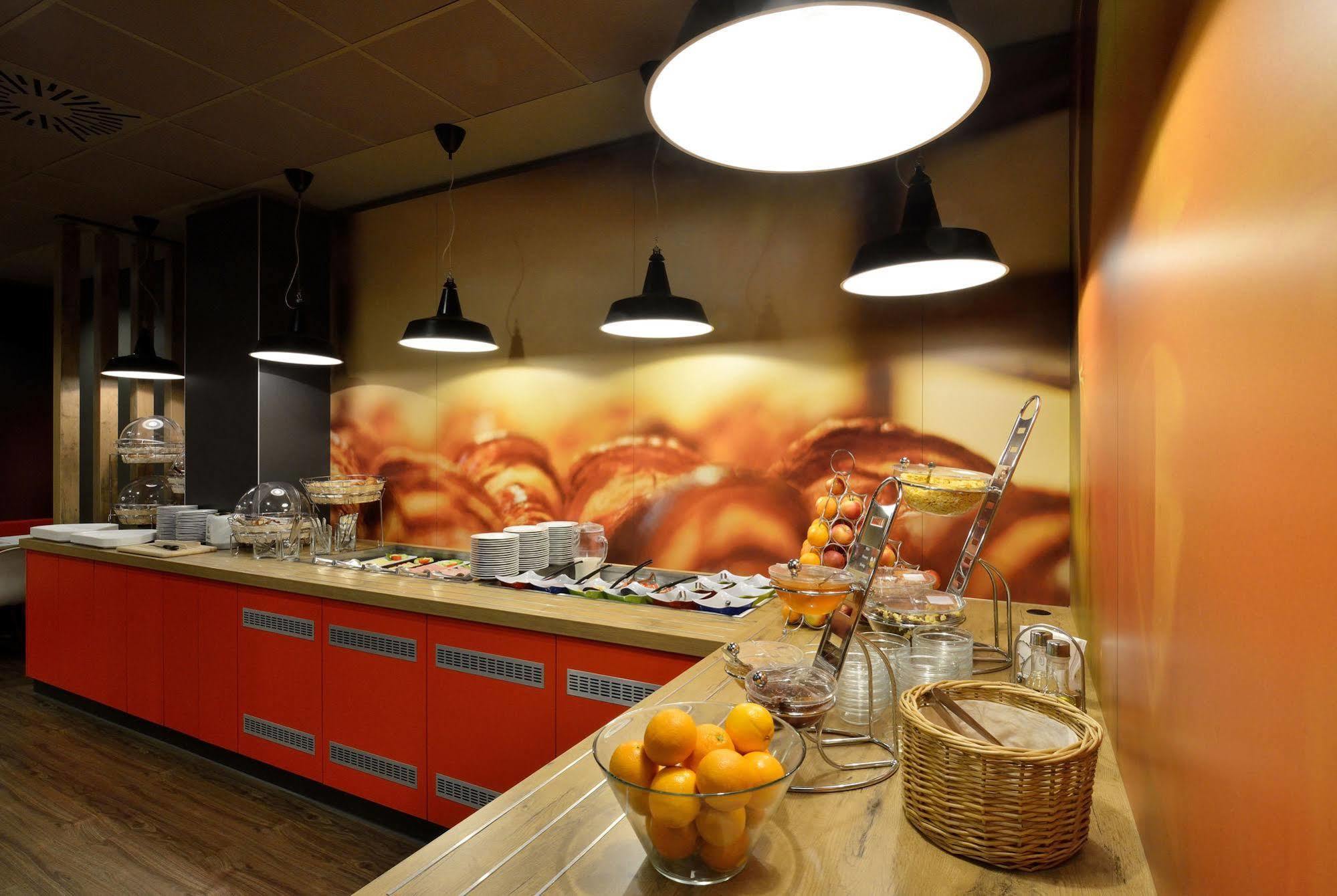 Ibis Hotel 3*